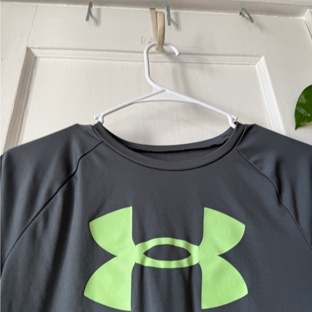 Under Armour youth size XL Dark Gray HeatGear Shirt - Picture 3 of 6